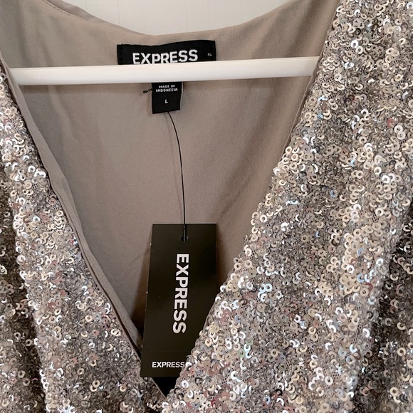 Sequin V-neck Cocktail Dress 🤩 - Picture 5 of 7